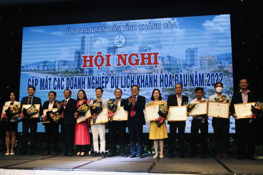 Việt Promotion Group  nhận bằng khen của Chủ Tịch Ủy Ban Nhân Dân Khánh Hòa