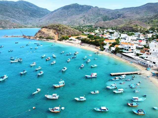 Những ngôi làng tuyệt đẹp ven biển: Làng 'bốn không' dưới chân Hòn Hèo- Ảnh 1. Những ngôi làng tuyệt đẹp ven biển: Làng 'bốn không' dưới chân Hòn Hèo- Ảnh 1.