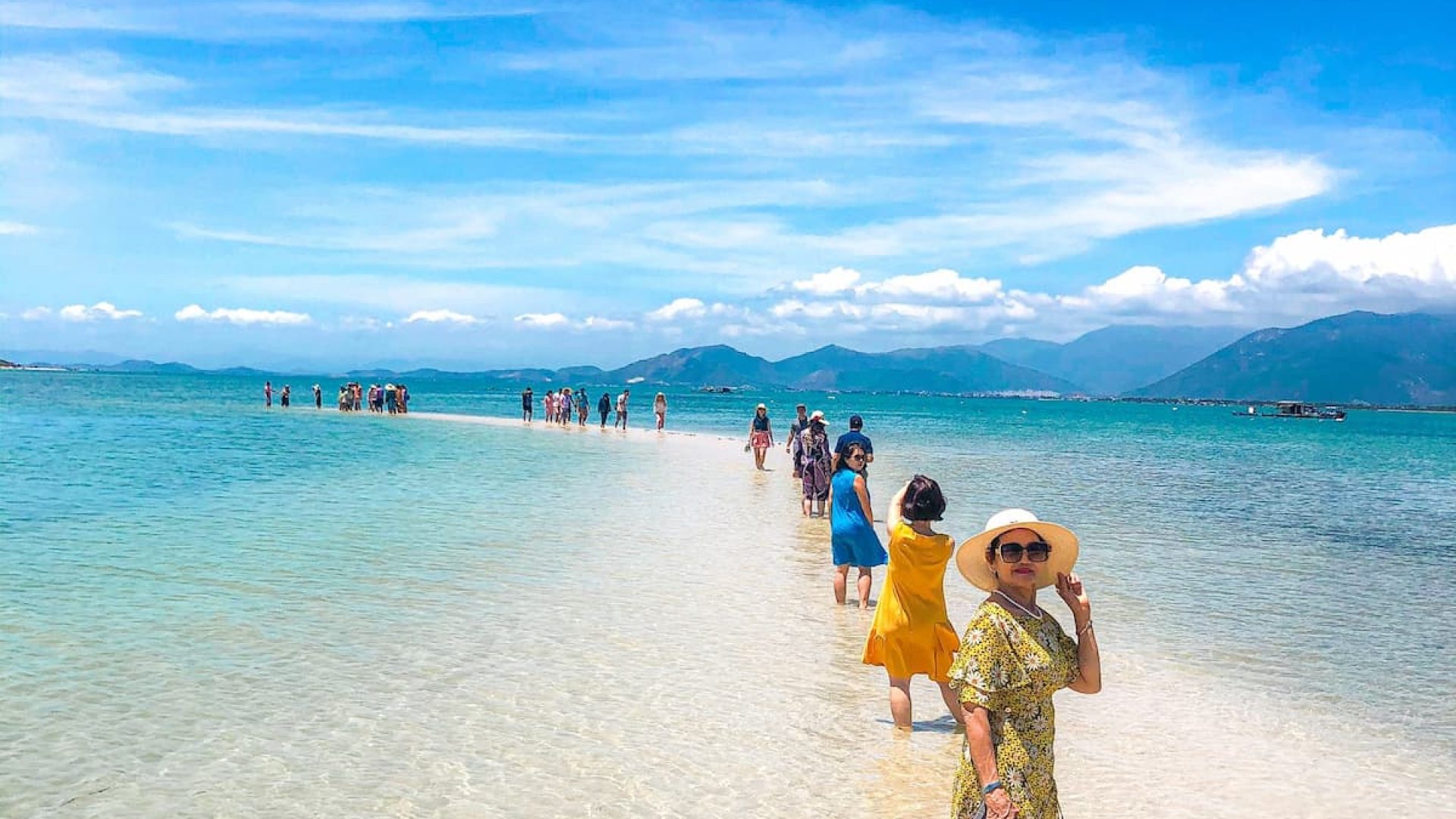 con-duong-di-bo-duoi-bien-dao-diep-son