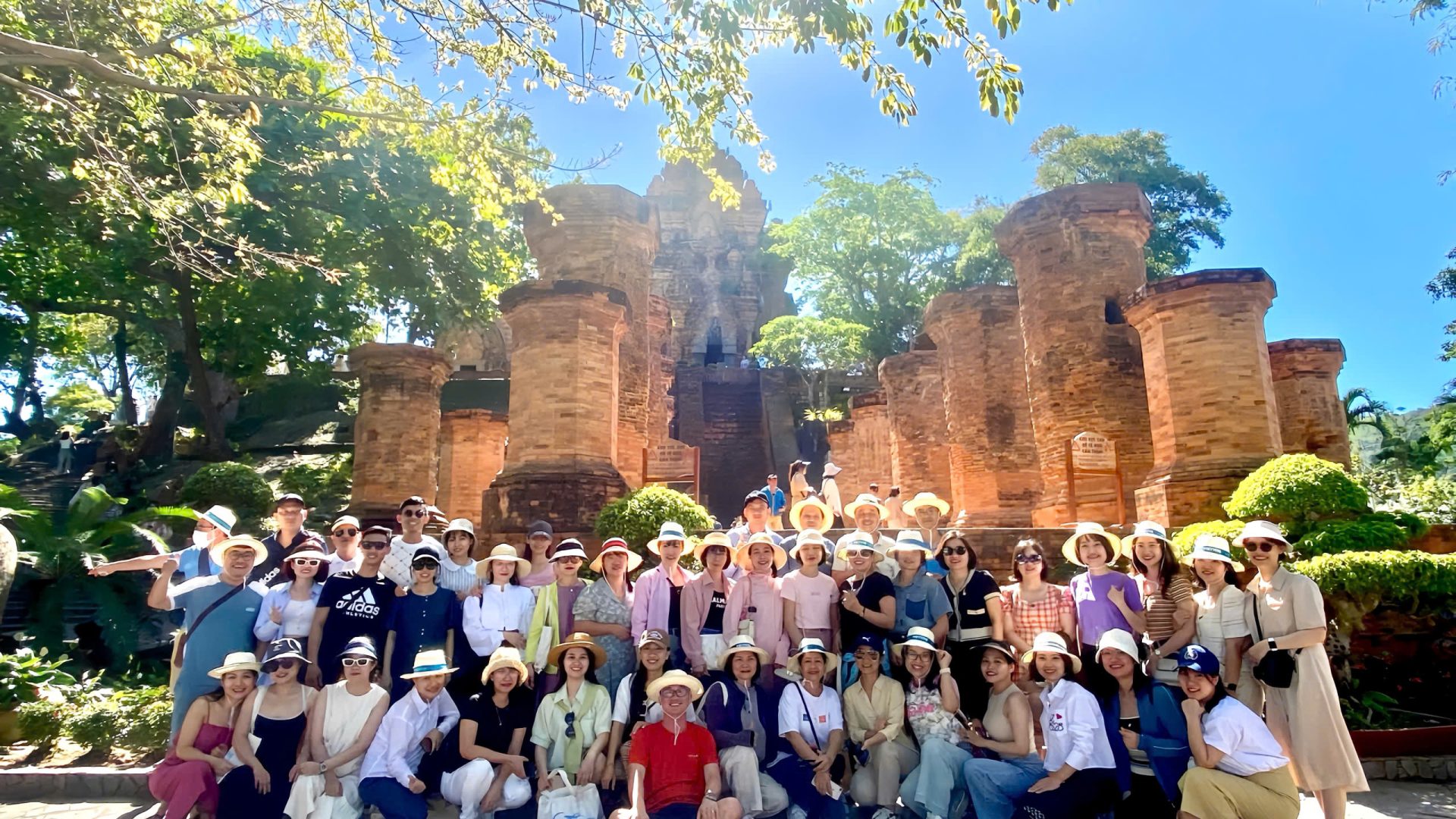 z7012766212570_0f05070e8b17843cd15c486d310f243c