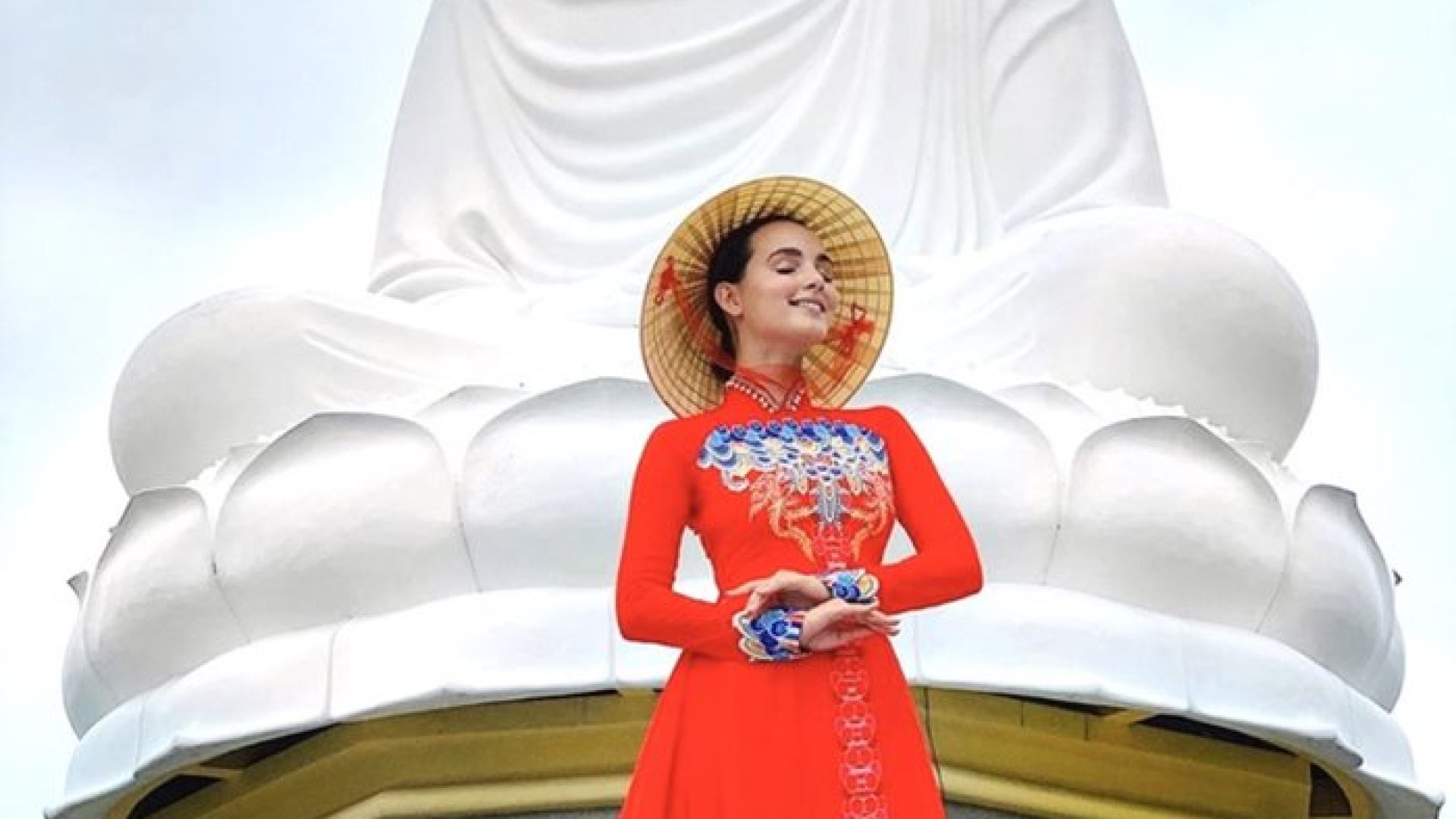 ve-nha-trang-nho-ghe-chua-long-son-check-in-buc-tuong-phat-trang-doc-nhat-vo-nhi-58d-5927004