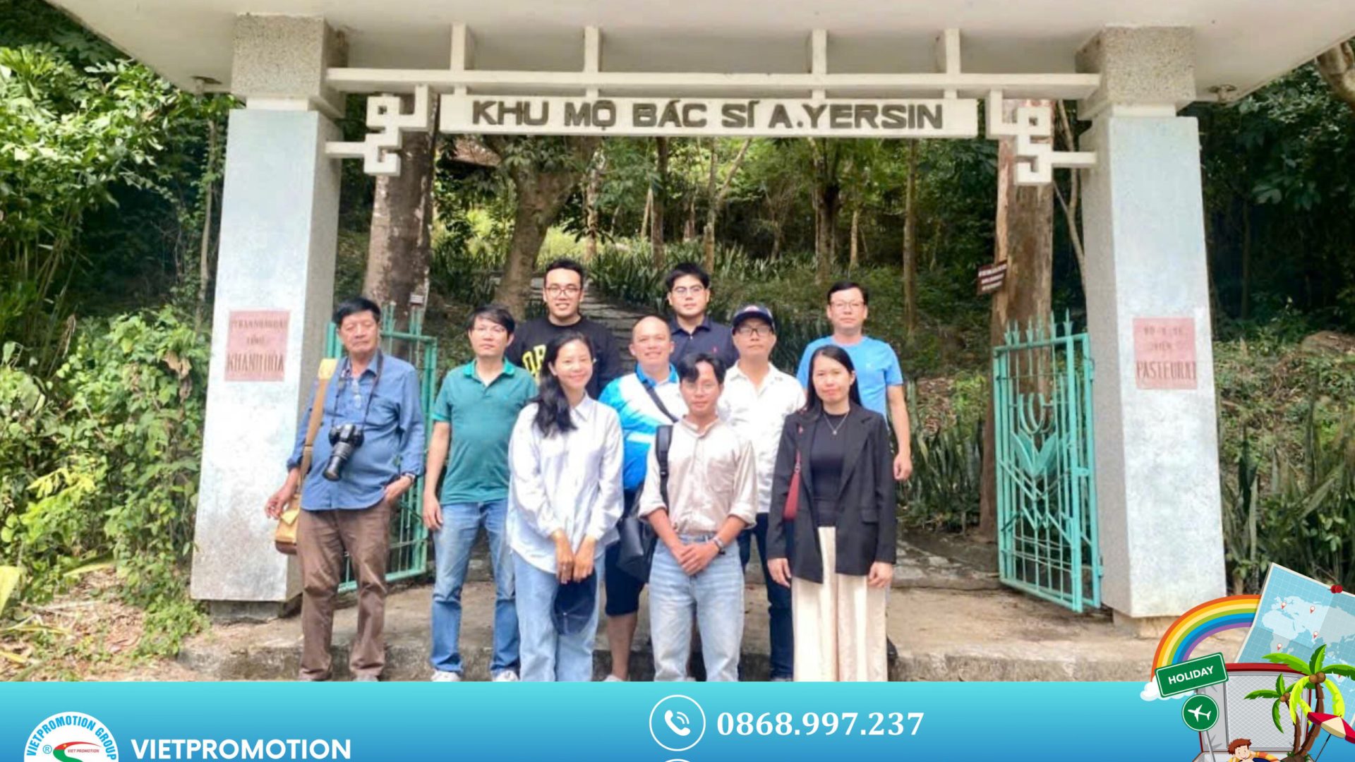 Blue And White Modern Creative Business Workshop Outdoor Banner (6)