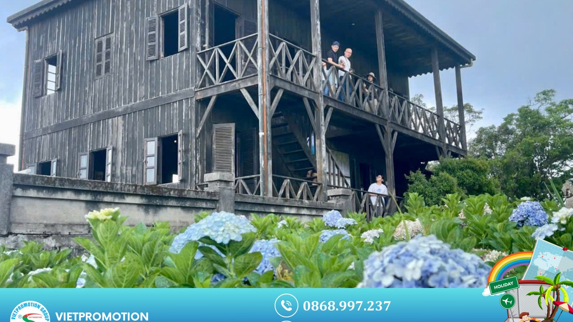 Blue And White Modern Creative Business Workshop Outdoor Banner (8)